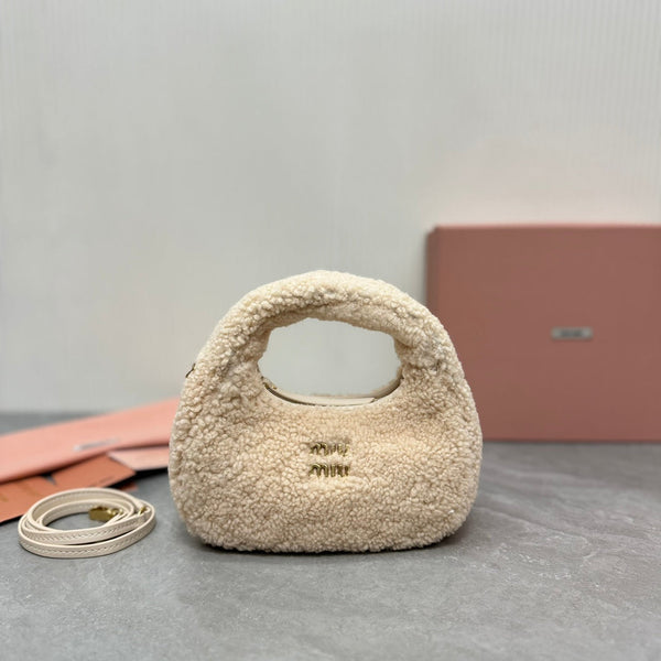WANDER HOBO BAG 18 IN BEIGE SHEARLING